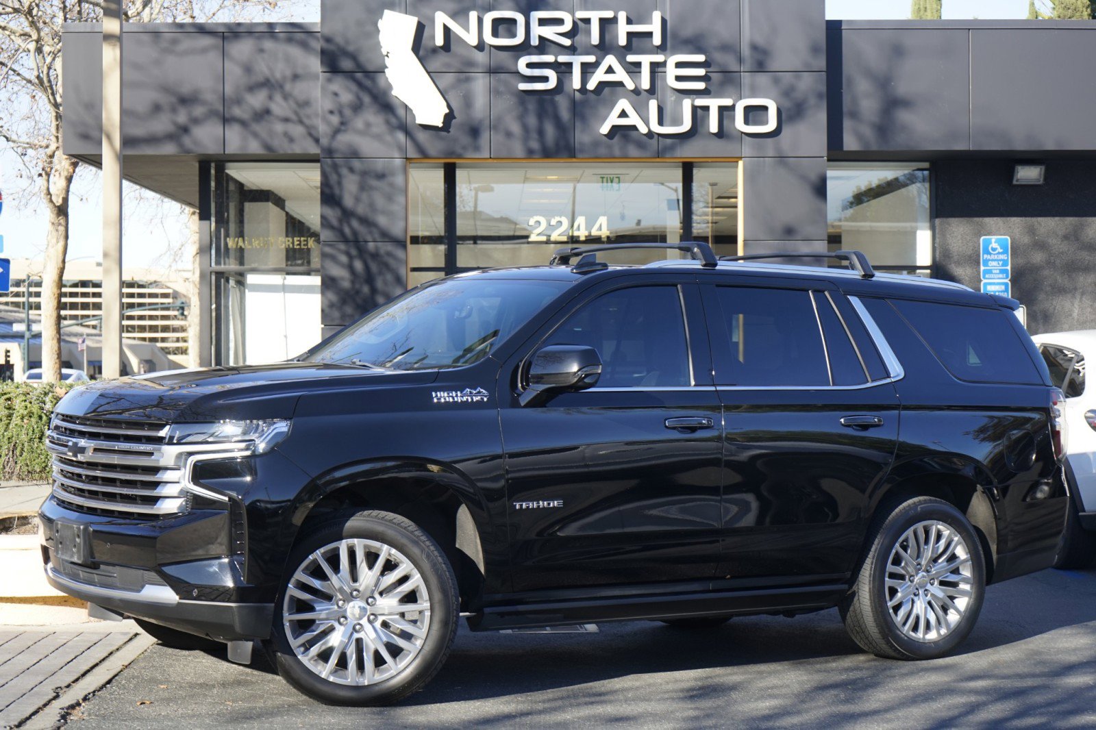Used 2023 Chevrolet Tahoe High Country image 2