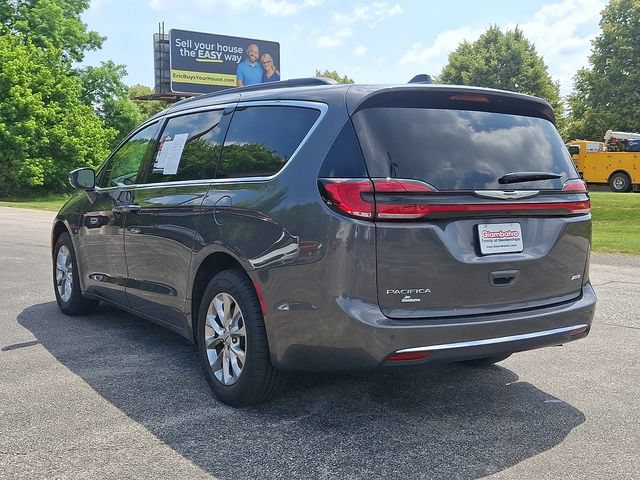 Used 2022 Chrysler Pacifica Touring-L AWD/4WD image 8