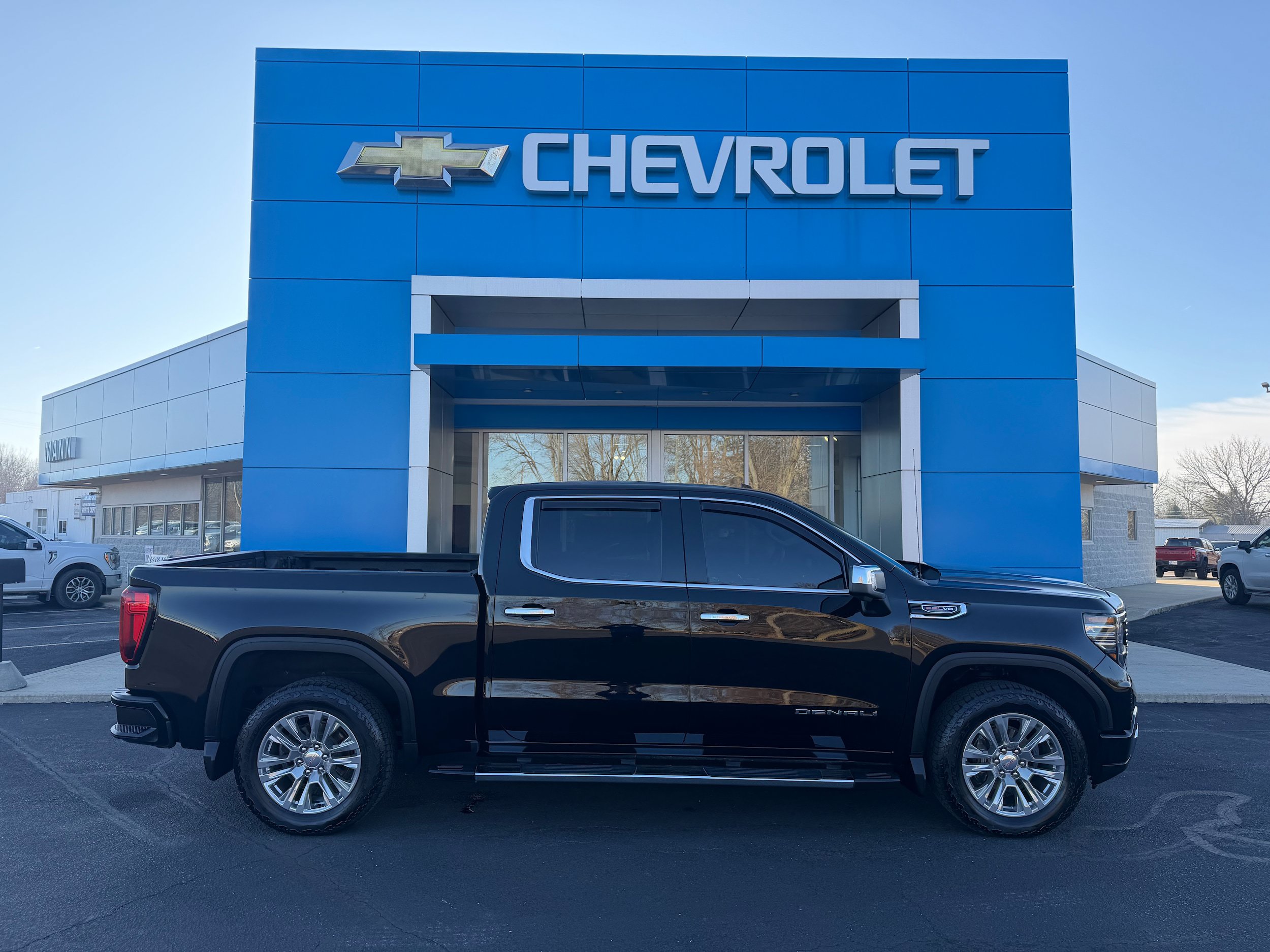 Used 2024 GMC Sierra 1500 Denali w/ Technology Package AWD/4WD image 1