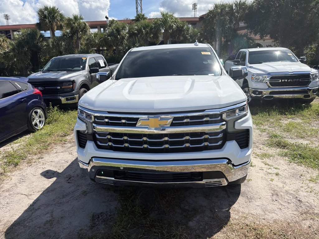 Used 2025 Chevrolet Silverado 1500 LTZ w/ Technology Package AWD/4WD image 5