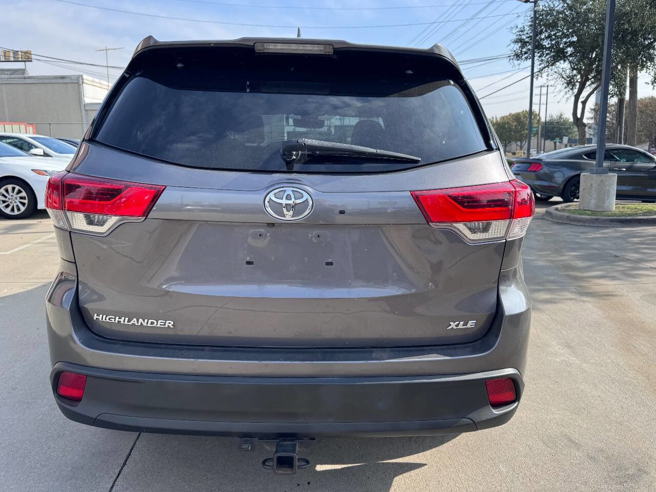 Used 2017 Toyota Highlander XLE image 11