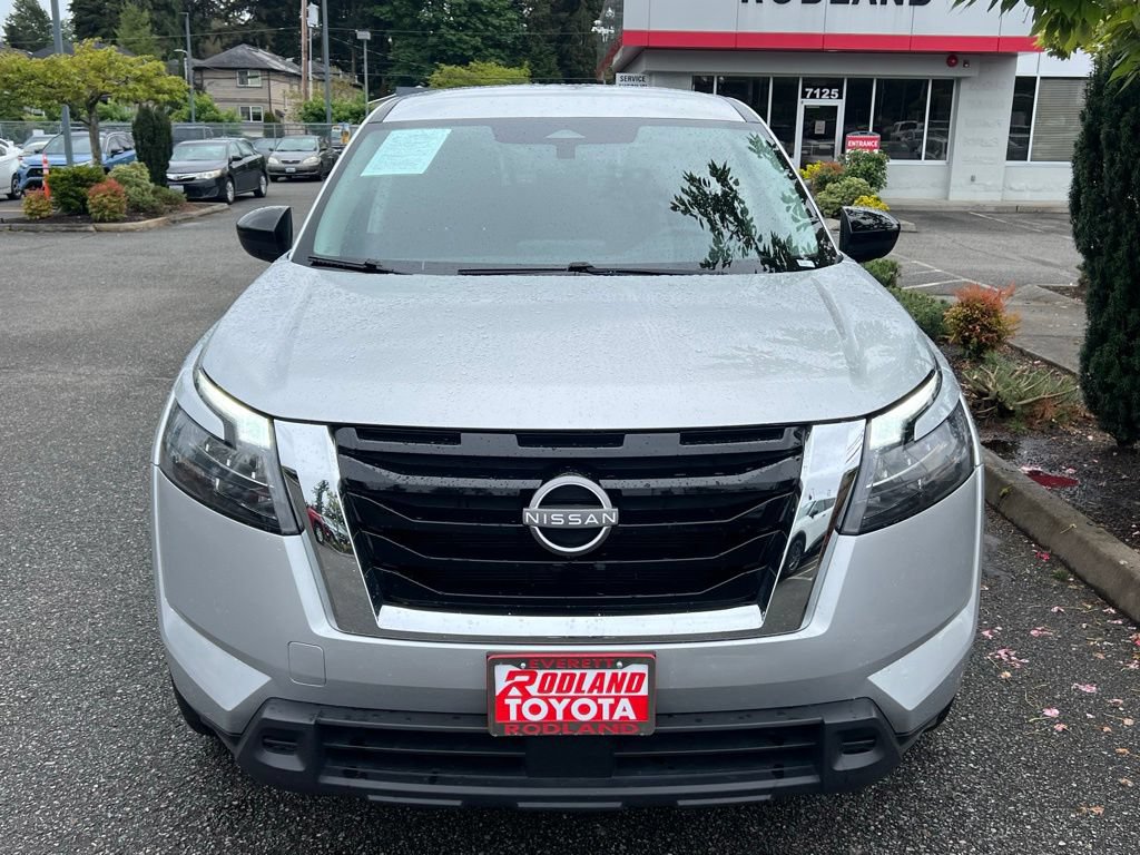 Used 2024 Nissan Pathfinder S AWD/4WD image 5