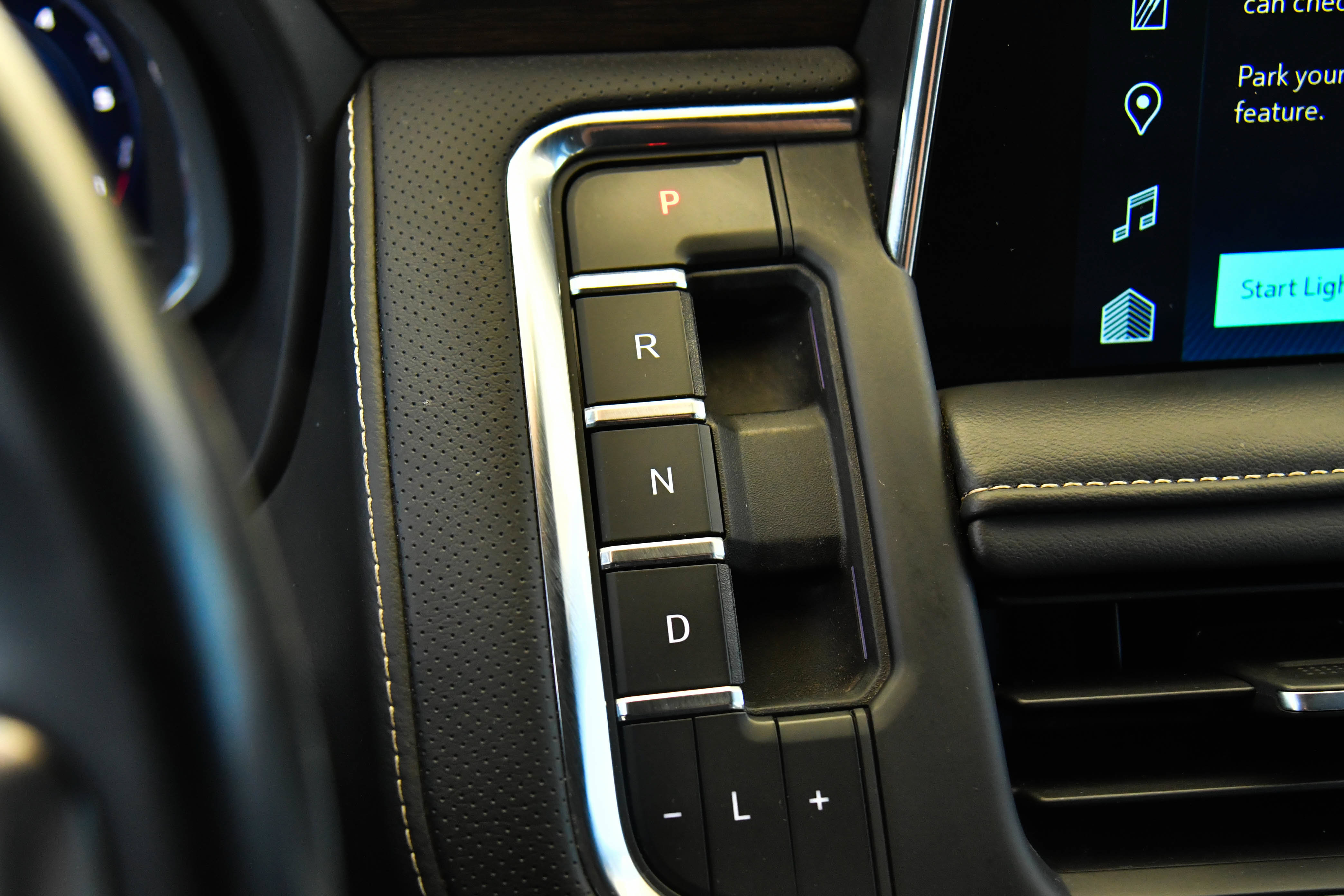 Used 2023 Chevrolet Suburban Premier RWD image 30