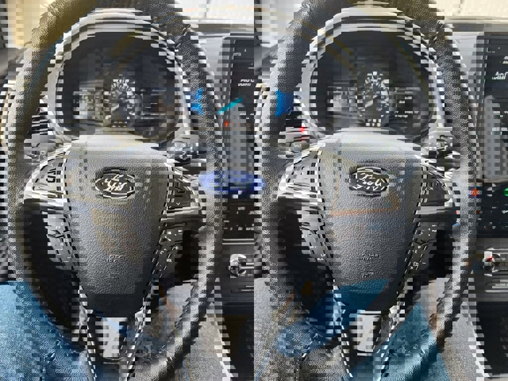 Used 2023 Ford Edge SEL image 18