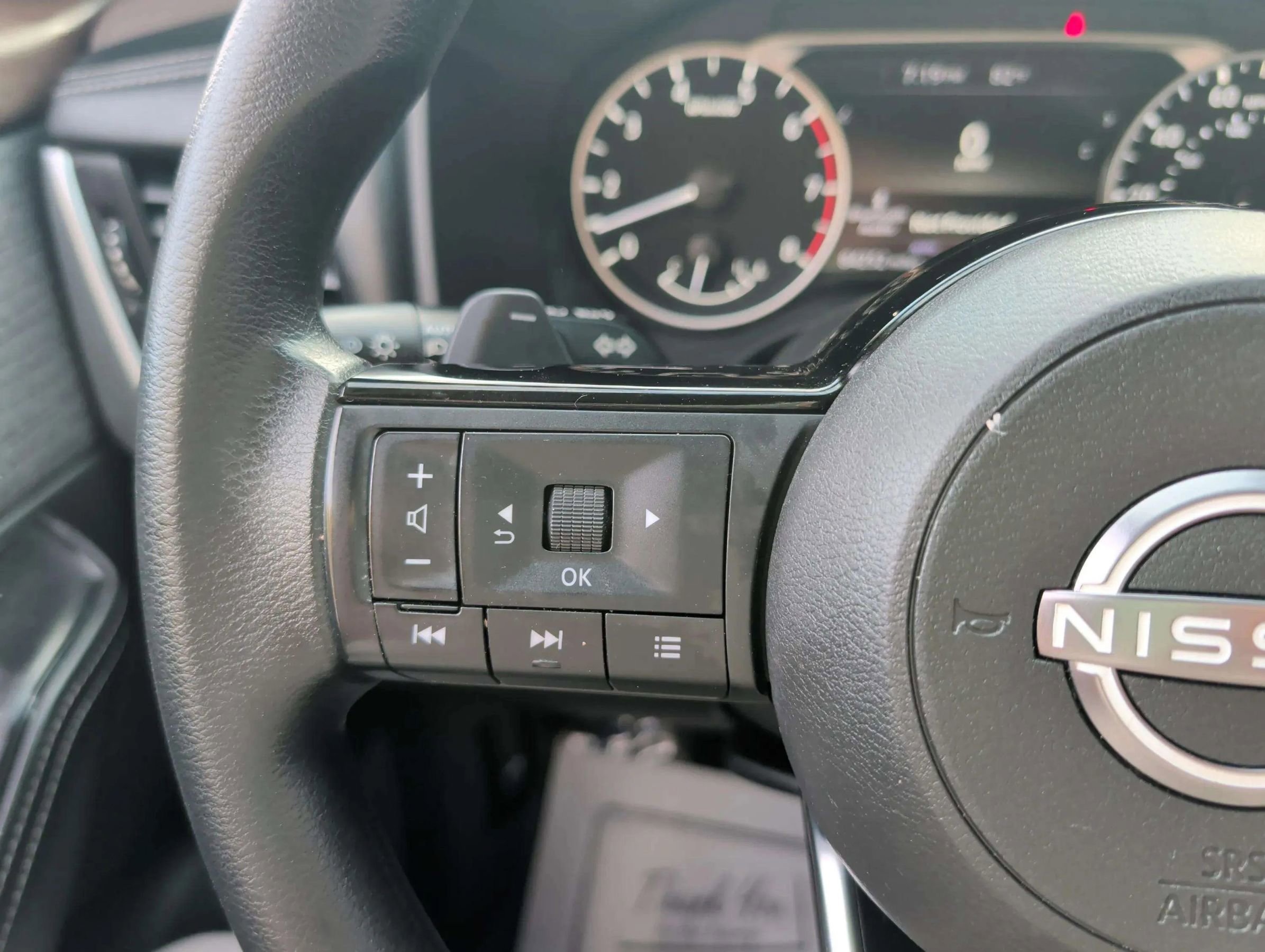 Used 2023 Nissan Rogue SV image 23