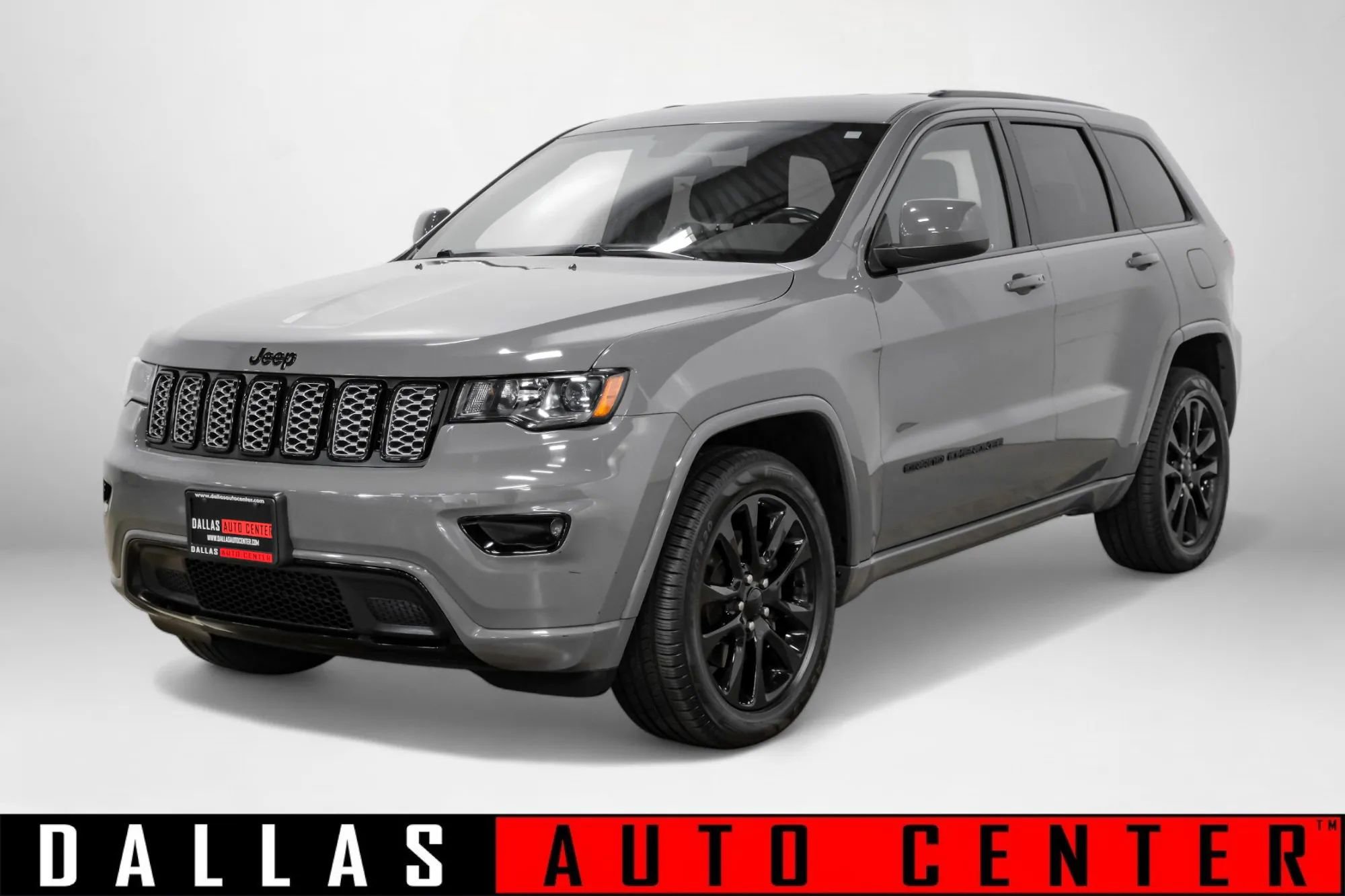 Used 2021 Jeep Grand Cherokee Laredo X RWD image 3