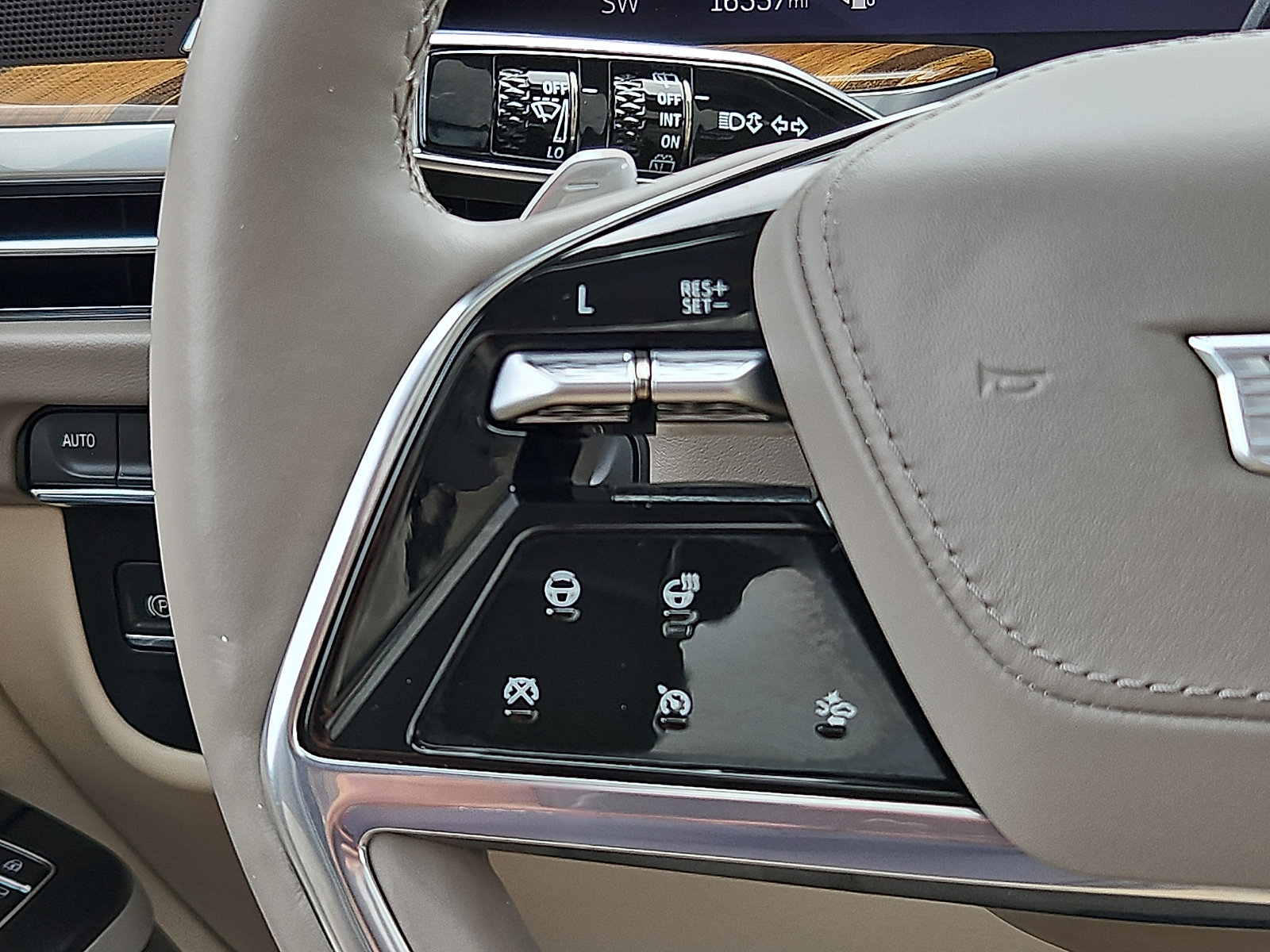 Certified 2025 Cadillac Escalade Sport Platinum AWD/4WD image 23