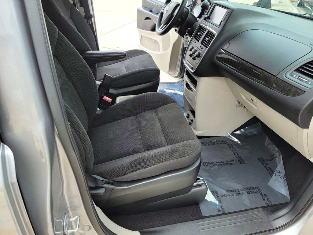Used 2018 Dodge Grand Caravan SE FWD image 15