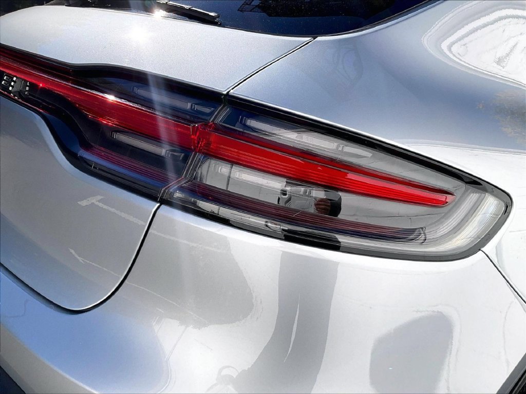 Certified 2023 Porsche Macan AWD/4WD image 31