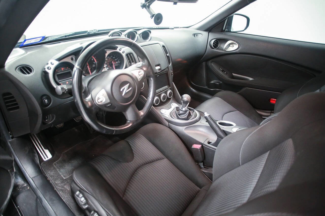 Used 2014 Nissan 370Z Touring w/ Sport Package image 13