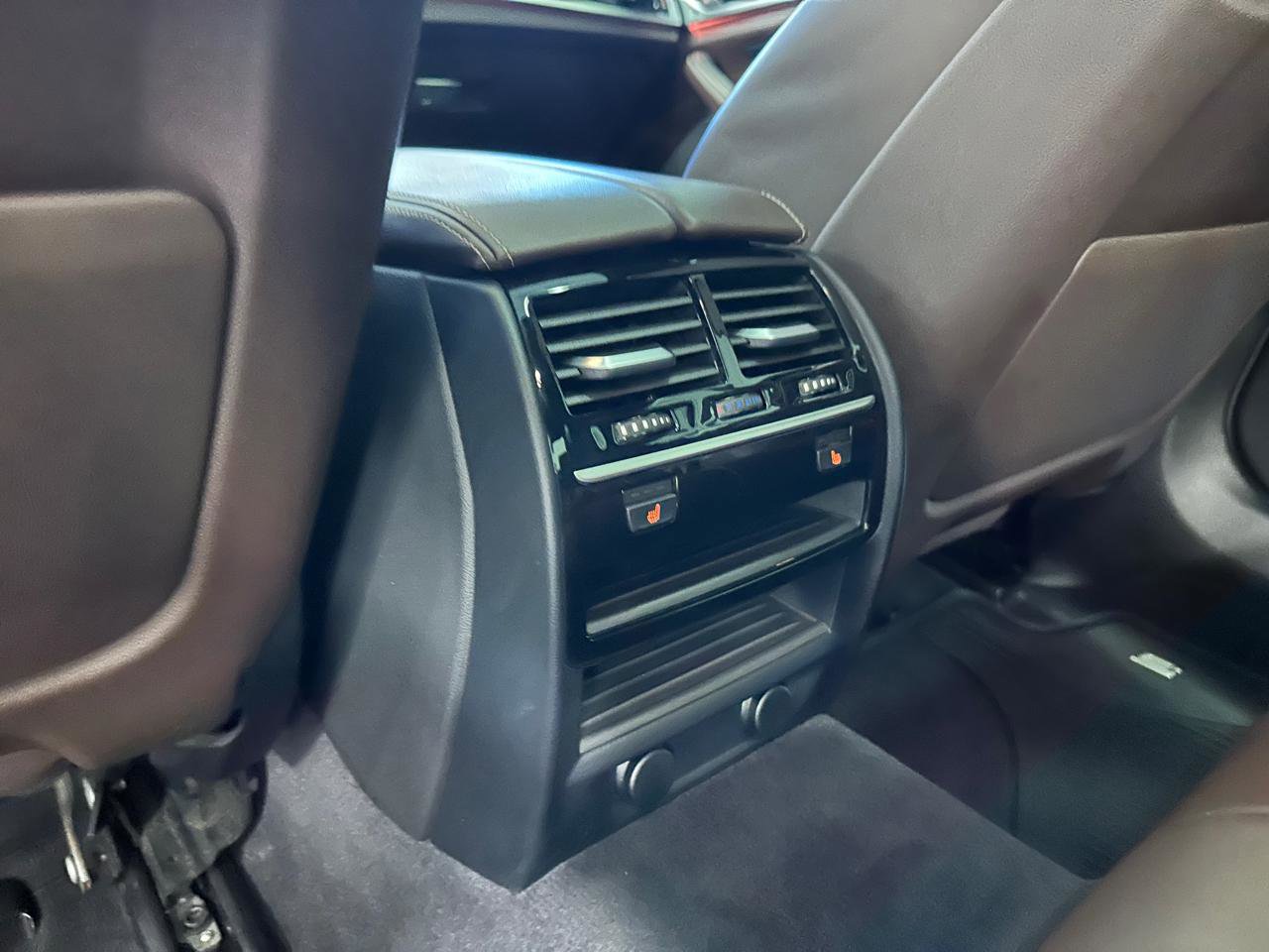 Used 2018 BMW M550i xDrive AWD/4WD image 25