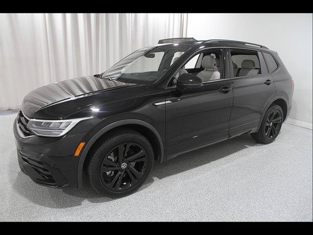 Certified 2024 Volkswagen Tiguan SE R-Line AWD/4WD image 3