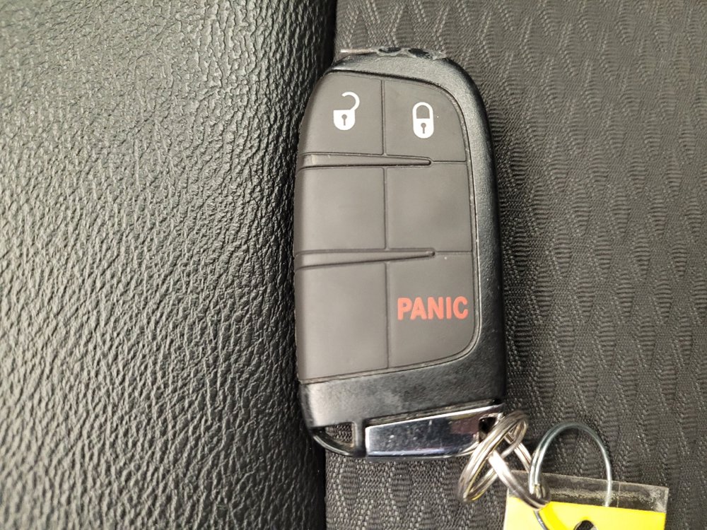 Used 2024 Jeep Compass Latitude image 32