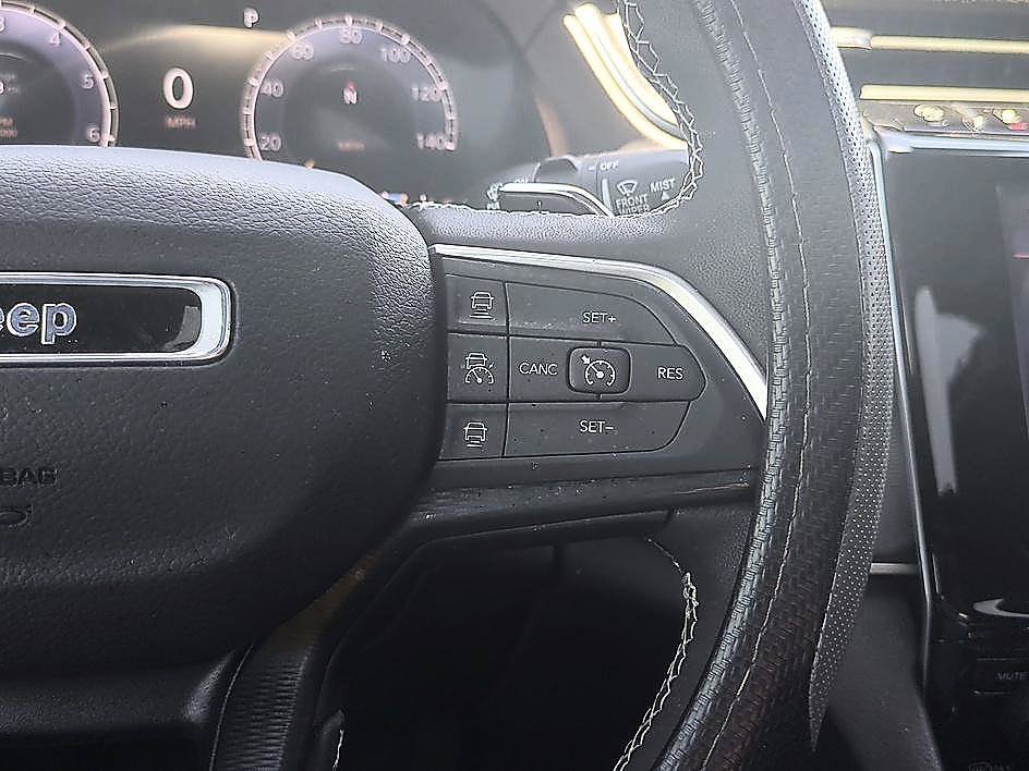 Used 2023 Jeep Grand Cherokee L Altitude AWD/4WD image 16