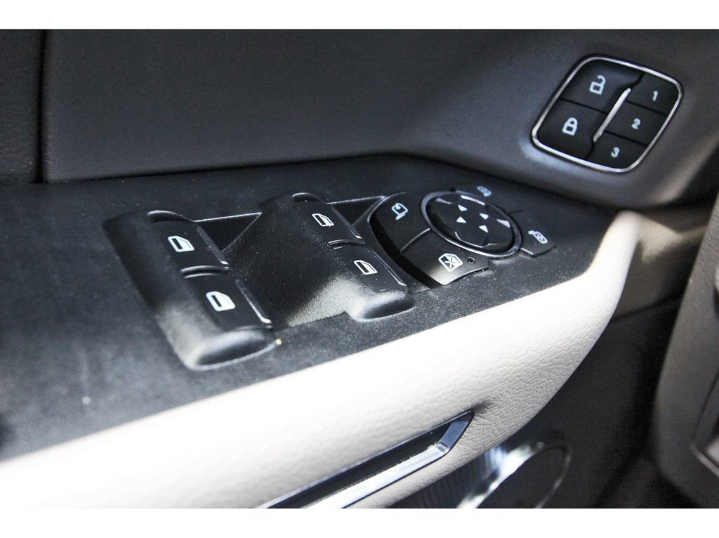 Used 2018 Ford Expedition XLT w/ Equipment Group 202A RWD image 21