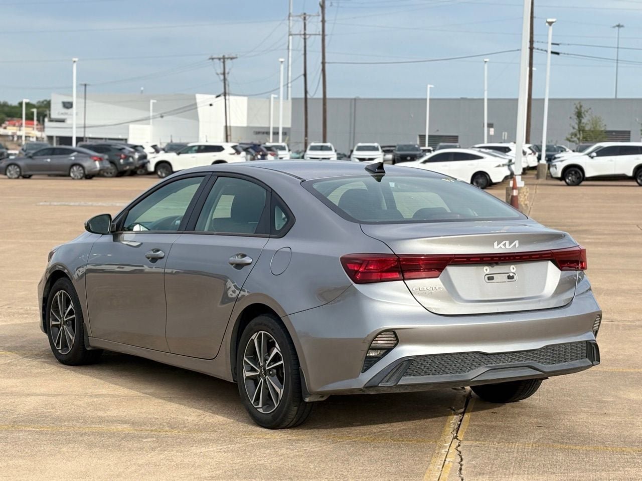 Used 2022 Kia Forte LXS FWD image 4