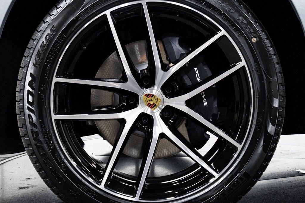 Certified 2025 Porsche Macan image 24
