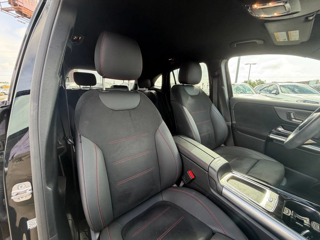 Used 2025 Mercedes-Benz GLA 250 image 32