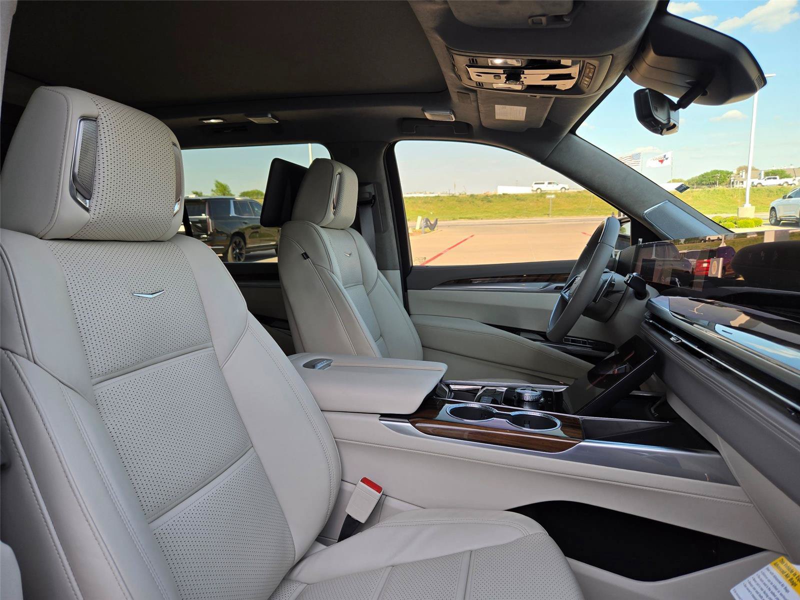New 2026 Cadillac Escalade ESV Platinum Sport w/ LPO, ONYX Package AWD/4WD image 30