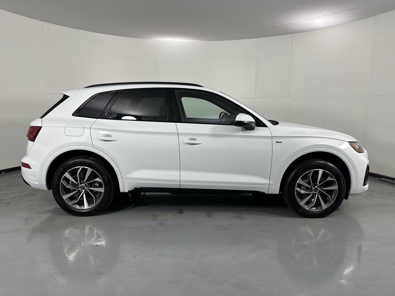 Used 2024 Audi Q5 2.0T Premium w/ Summer of Audi Package AWD/4WD image 38