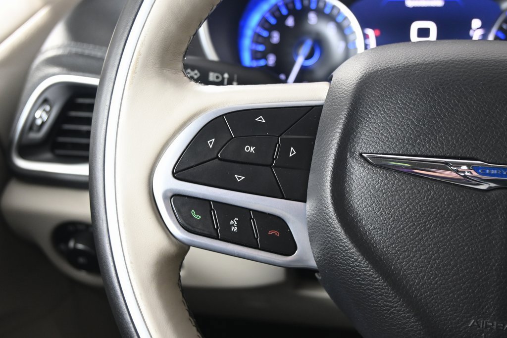 Used 2020 Chrysler Pacifica Limited image 41