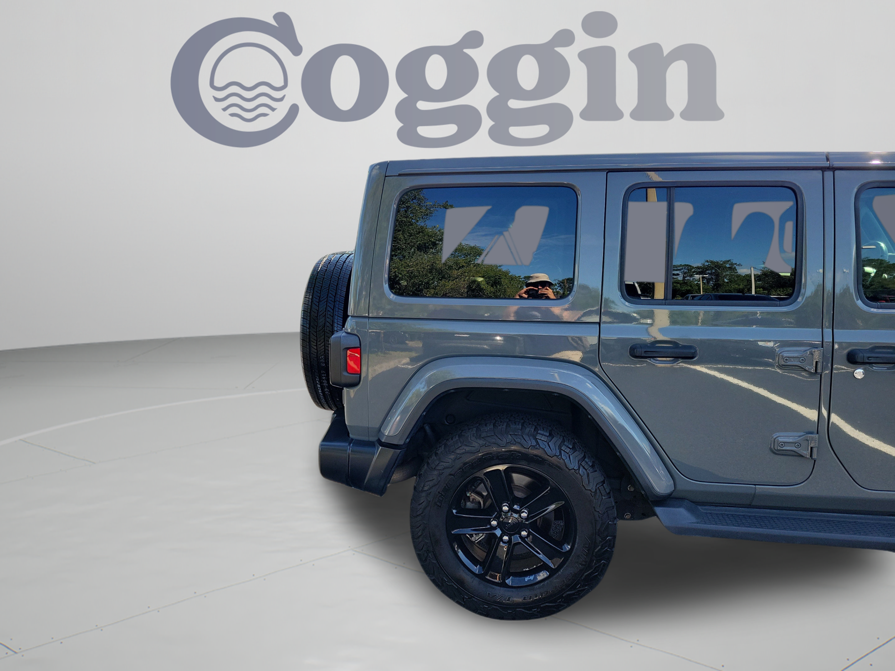 Used 2020 Jeep Wrangler Unlimited Sahara AWD/4WD image 32