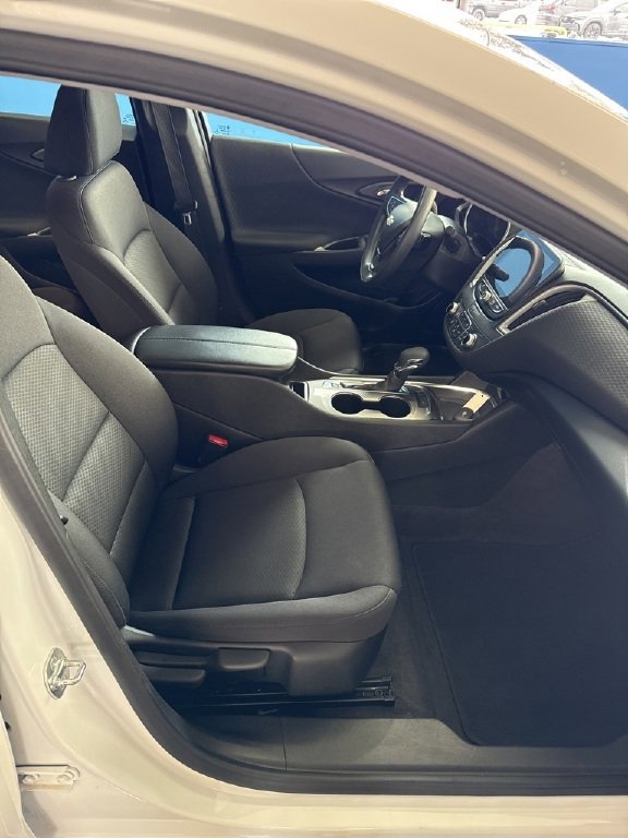 Used 2025 Chevrolet Malibu LT image 14