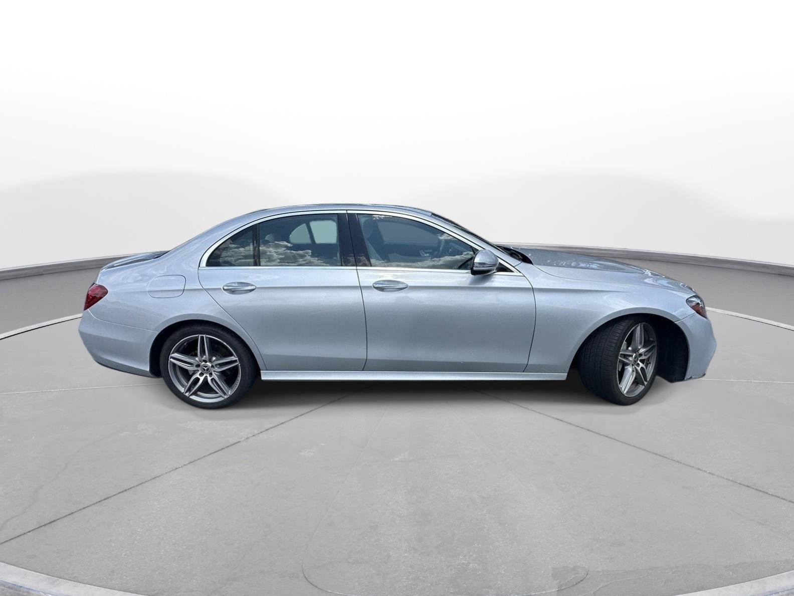 Used 2019 Mercedes-Benz E 300 image 5