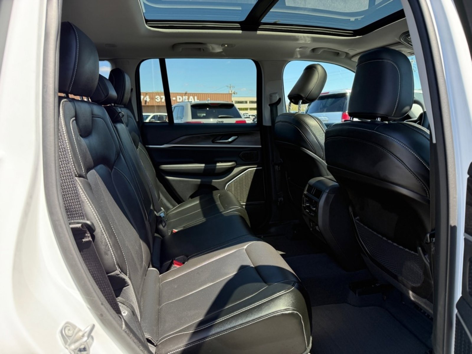 Used 2022 Jeep Grand Cherokee Limited image 13
