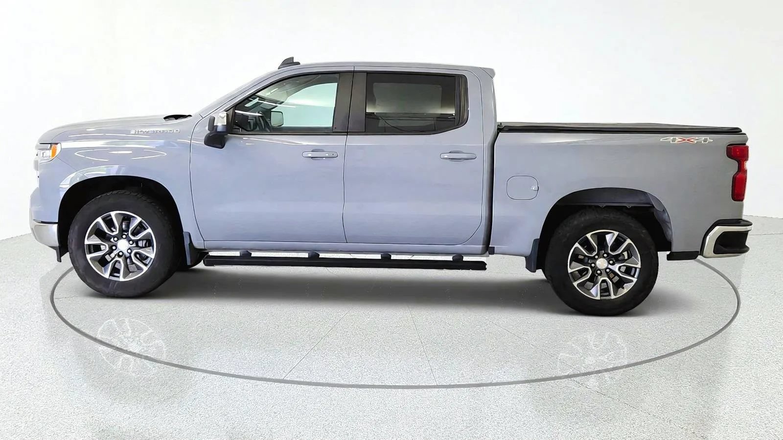Used 2024 Chevrolet Silverado 1500 LT AWD/4WD image 5