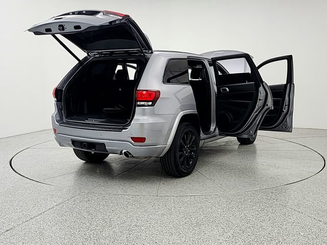 Used 2021 Jeep Grand Cherokee Laredo X AWD/4WD image 11