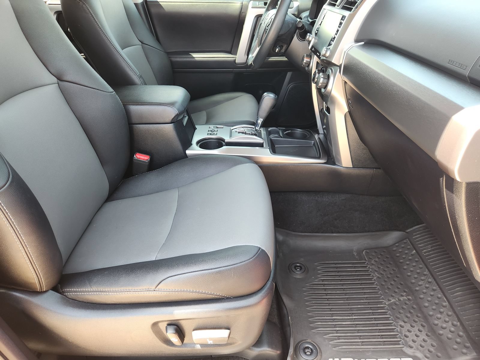 Used 2022 Toyota 4Runner SR5 Premium w/ Moonroof Package RWD image 17