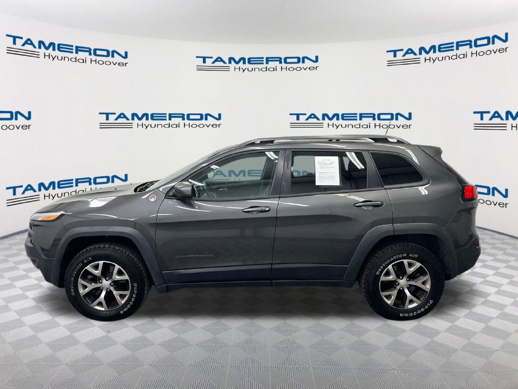 Used 2017 Jeep Cherokee Trailhawk AWD/4WD image 2