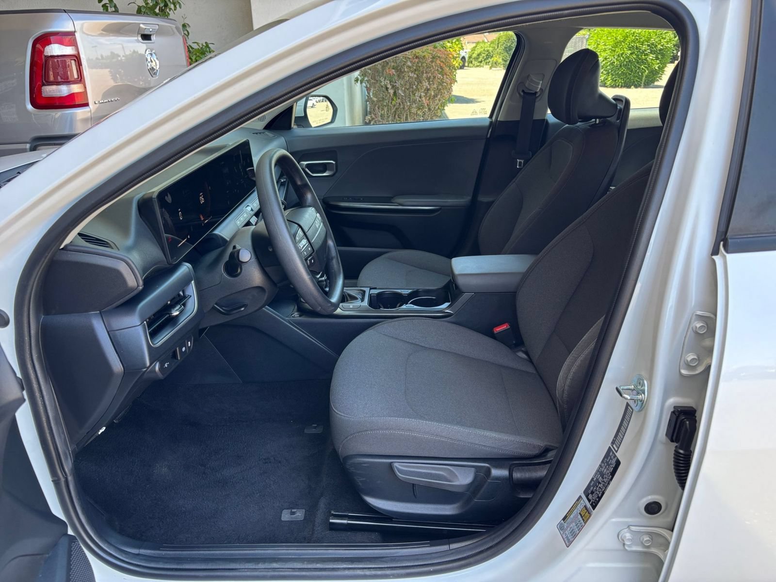 Used 2025 Kia K4 FWD image 27