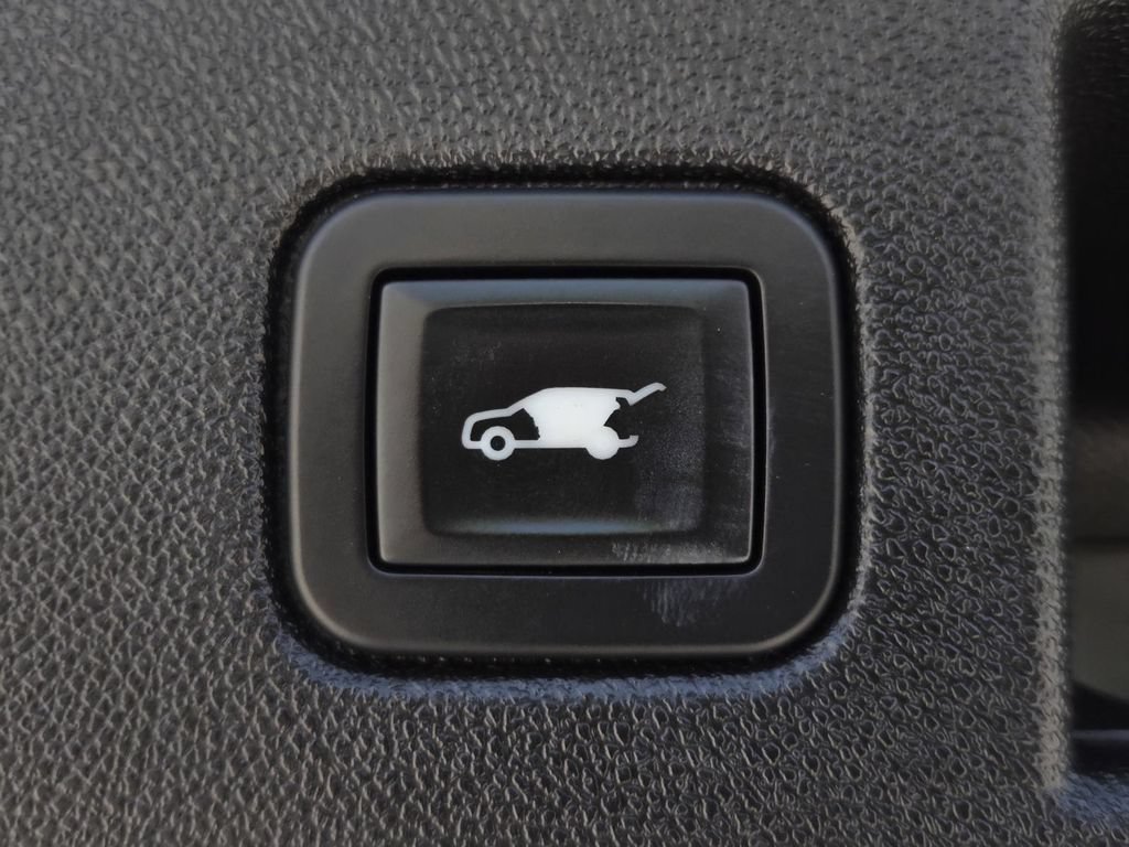 Used 2019 Chevrolet Equinox LT w/ Driver Convenience Package FWD image 10