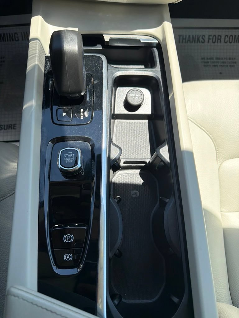Used 2023 Volvo XC60 B5 Plus AWD/4WD image 33