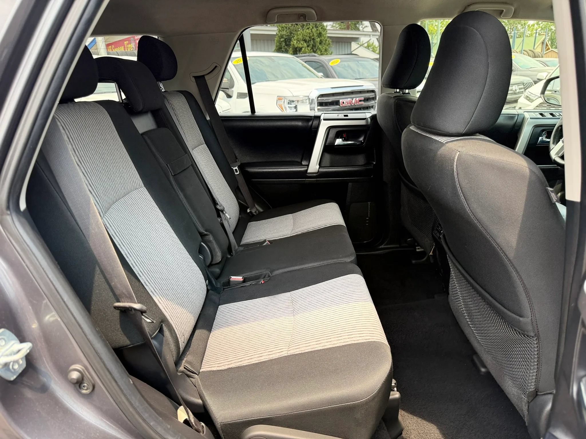 Used 2018 Toyota 4Runner SR5 AWD/4WD image 19