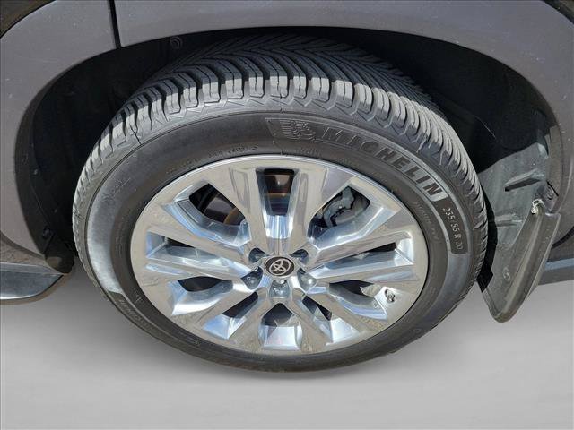 Used 2020 Toyota Highlander Limited FWD image 12