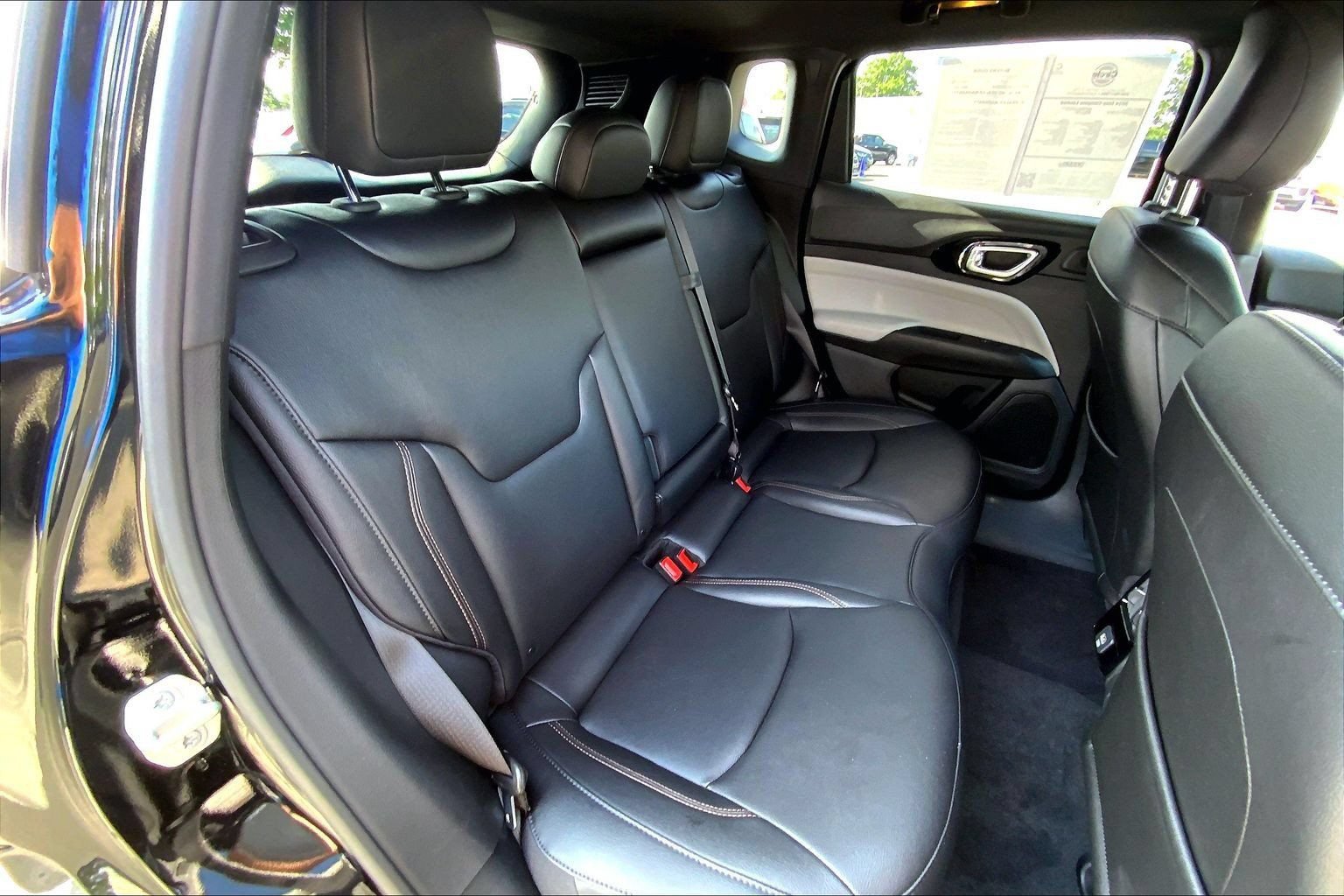Certified 2024 Jeep Compass Limited w/ Sun and Sound Group AWD/4WD image 19