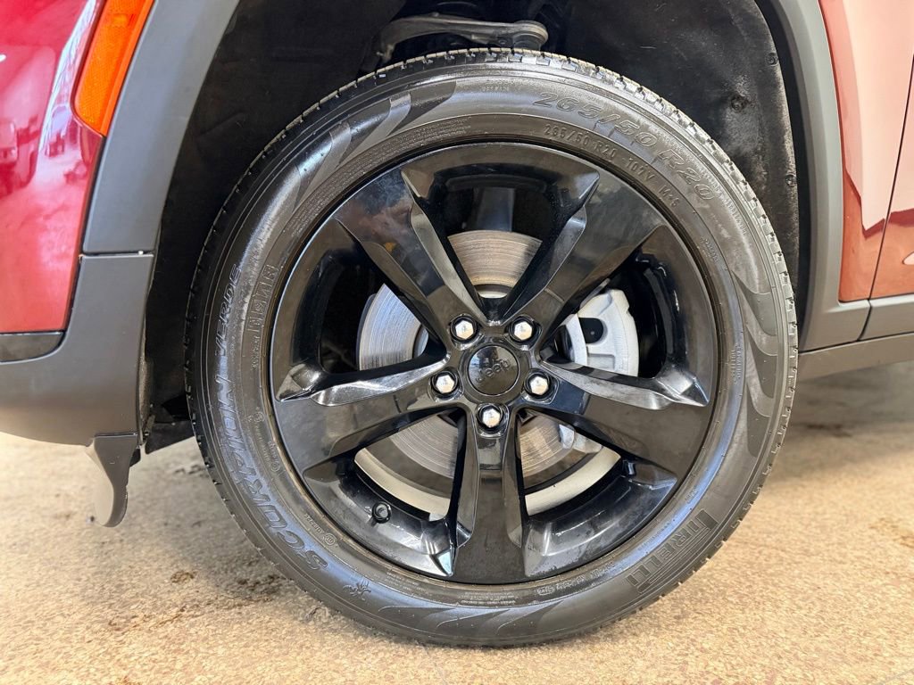 Used 2023 Jeep Grand Cherokee L Limited w/ Black Appearance Package image 27