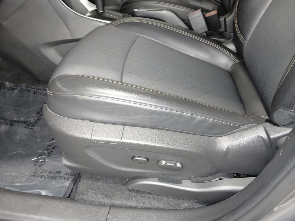 Used 2019 Chevrolet Trax LT w/ LT Convenience Package AWD/4WD image 17