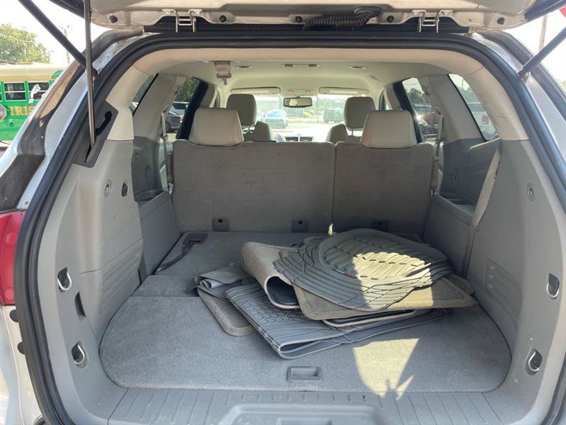 Used 2010 Chevrolet Traverse LT FWD image 12