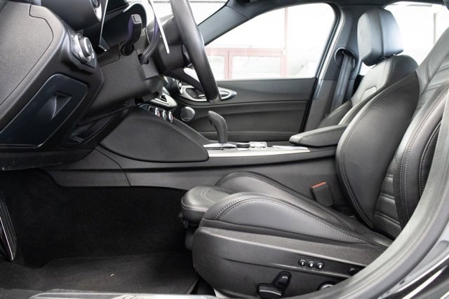 Used 2022 Alfa Romeo Giulia Veloce image 10