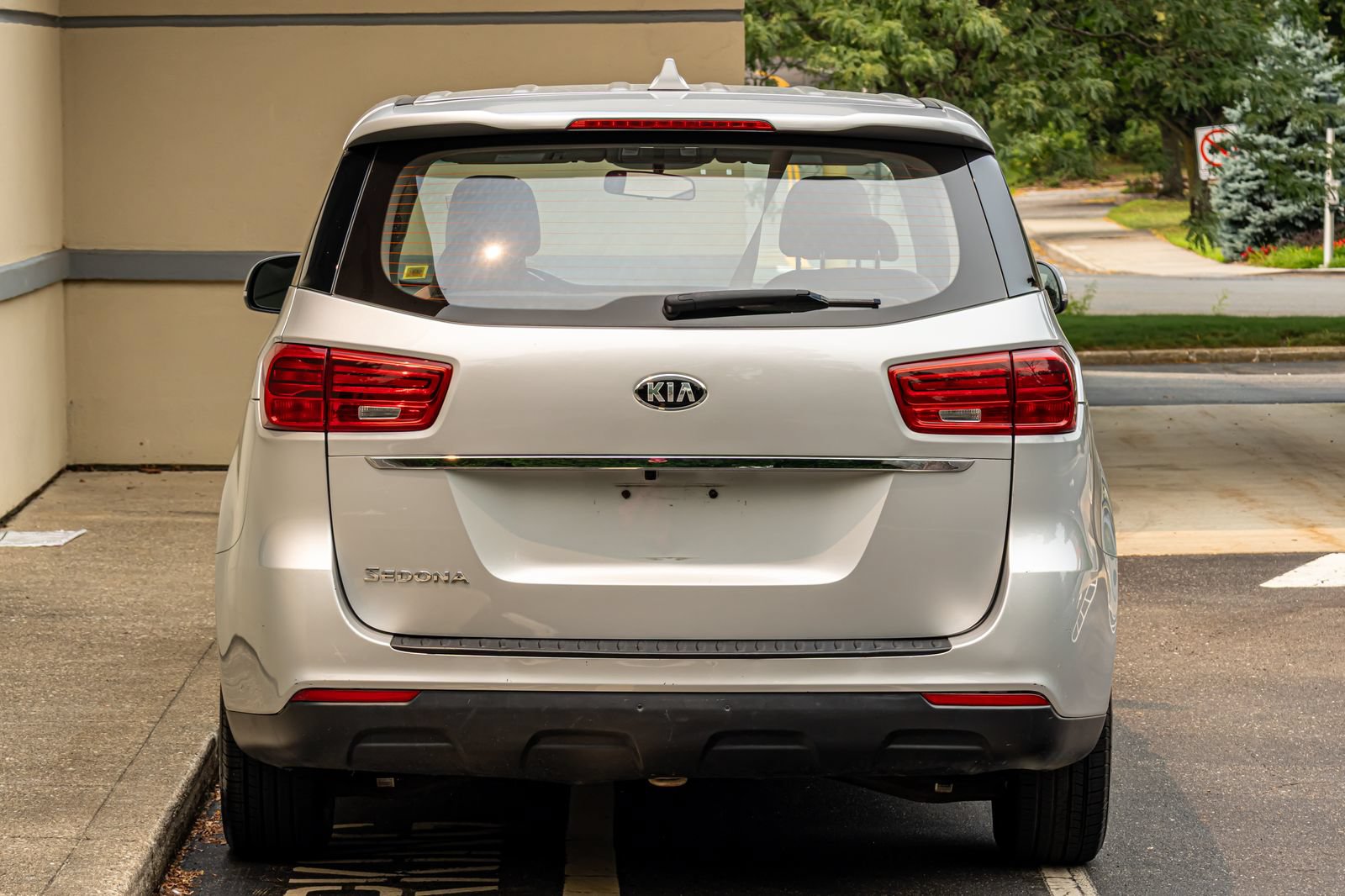 Used 2019 Kia Sedona L FWD image 12