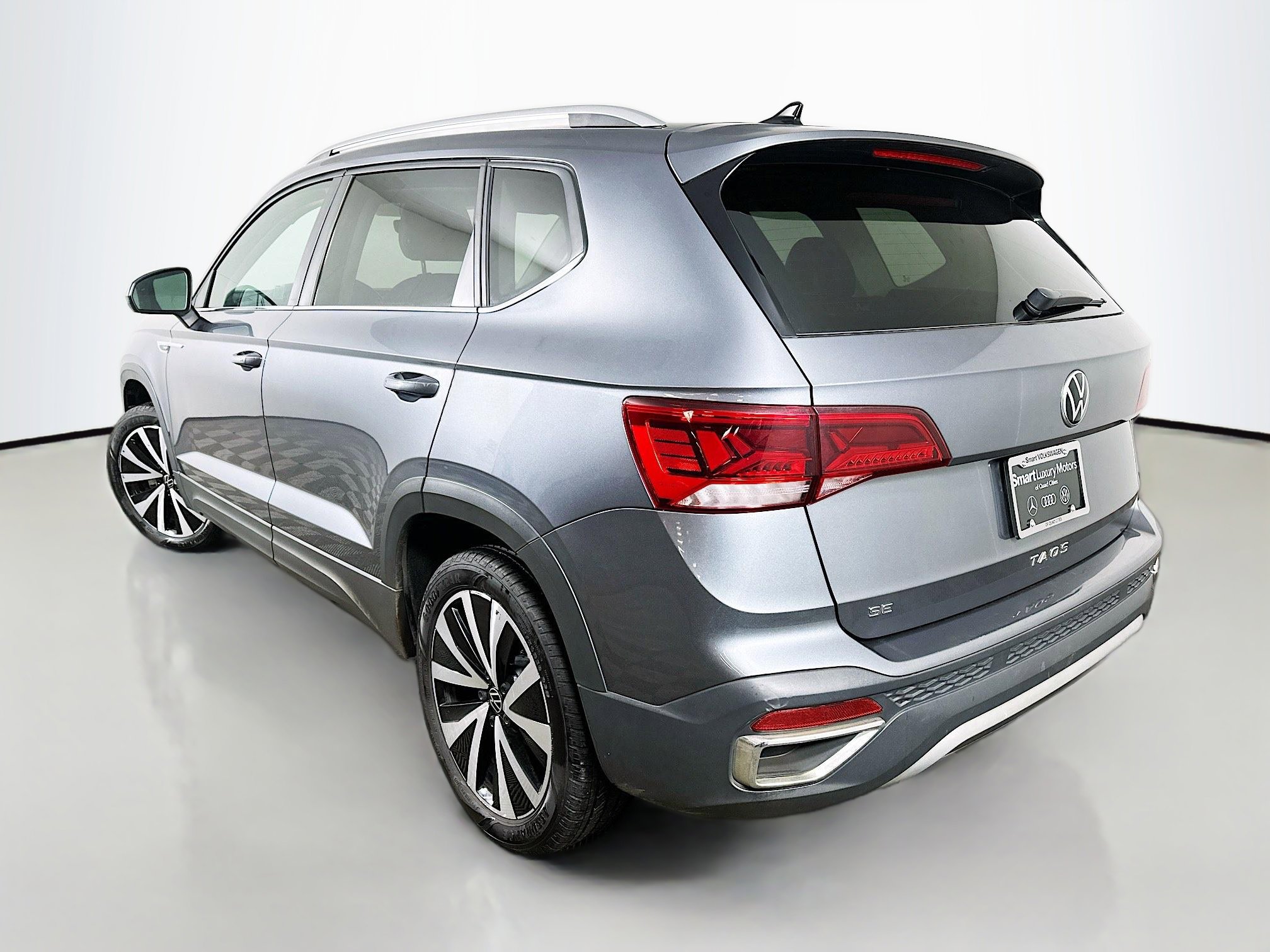 Used 2024 Volkswagen Taos SE image 5