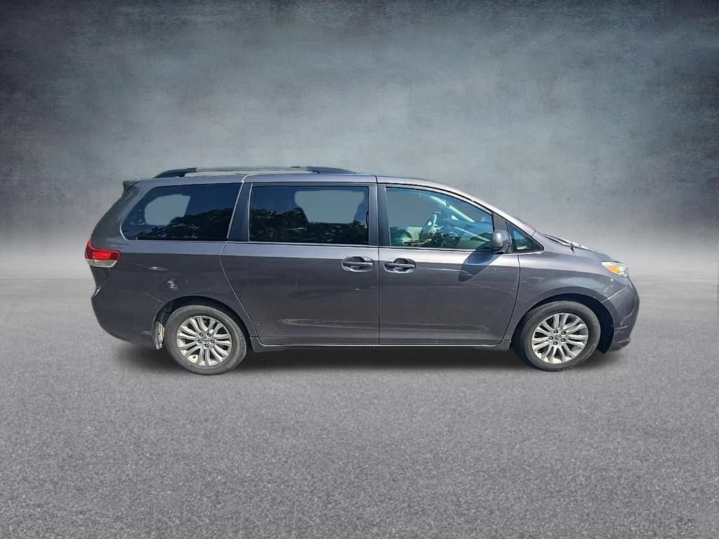 Used 2014 Toyota Sienna XLE FWD image 9