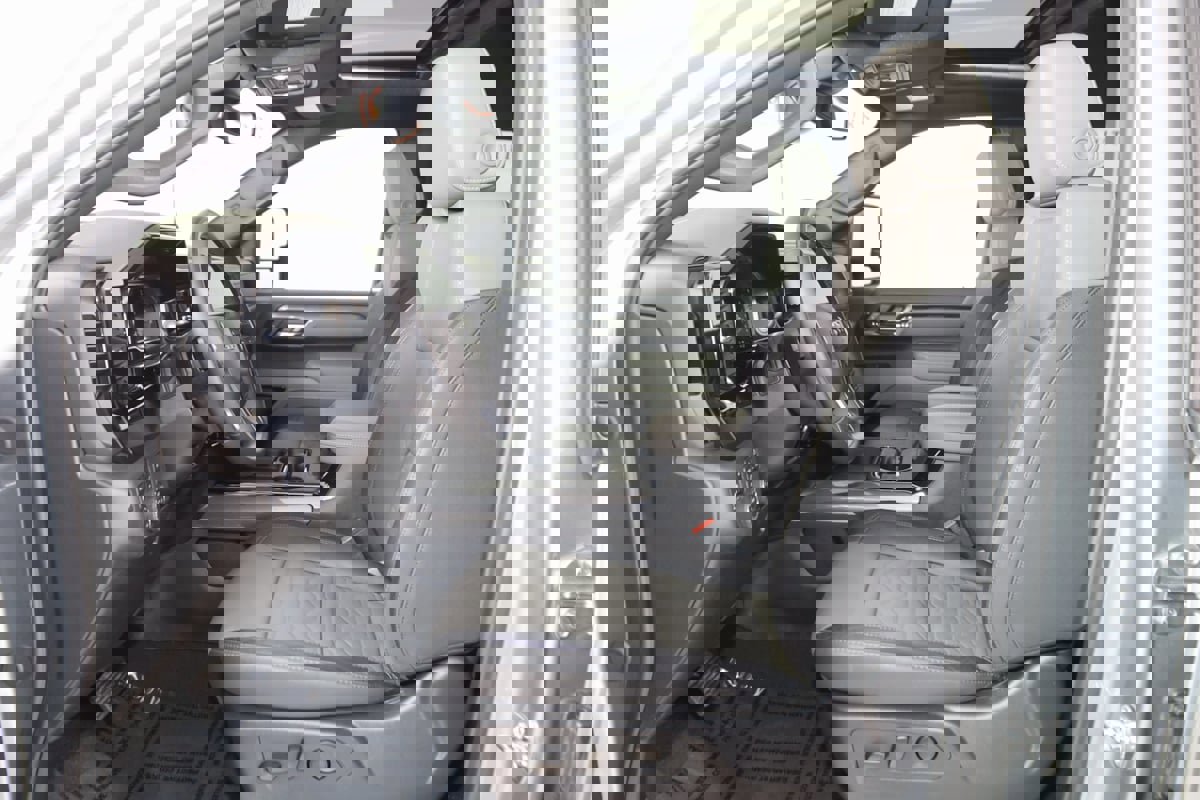 Used 2025 Chevrolet Silverado 2500 ZR2 image 12