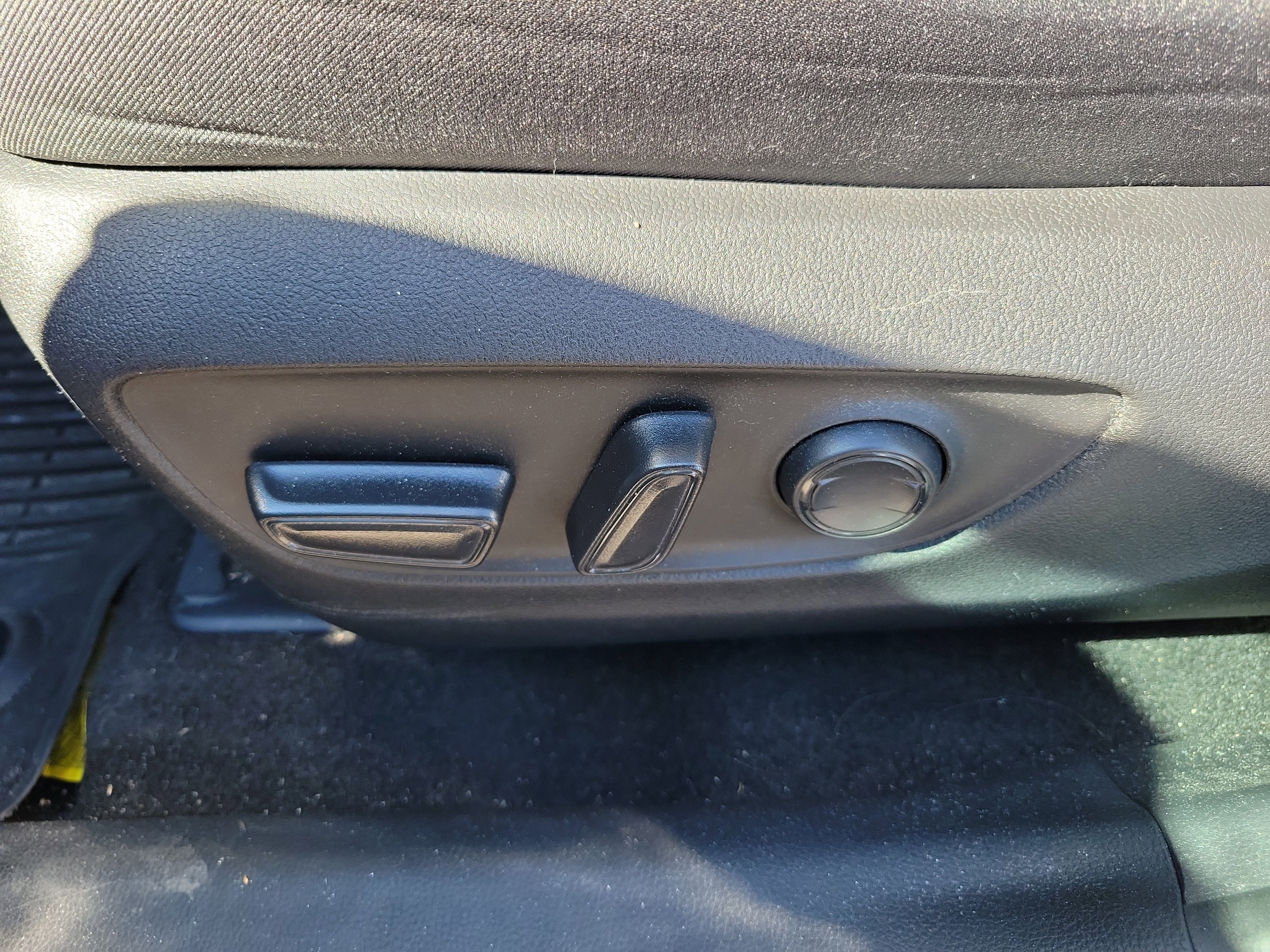 Used 2023 Toyota RAV4 XLE image 16