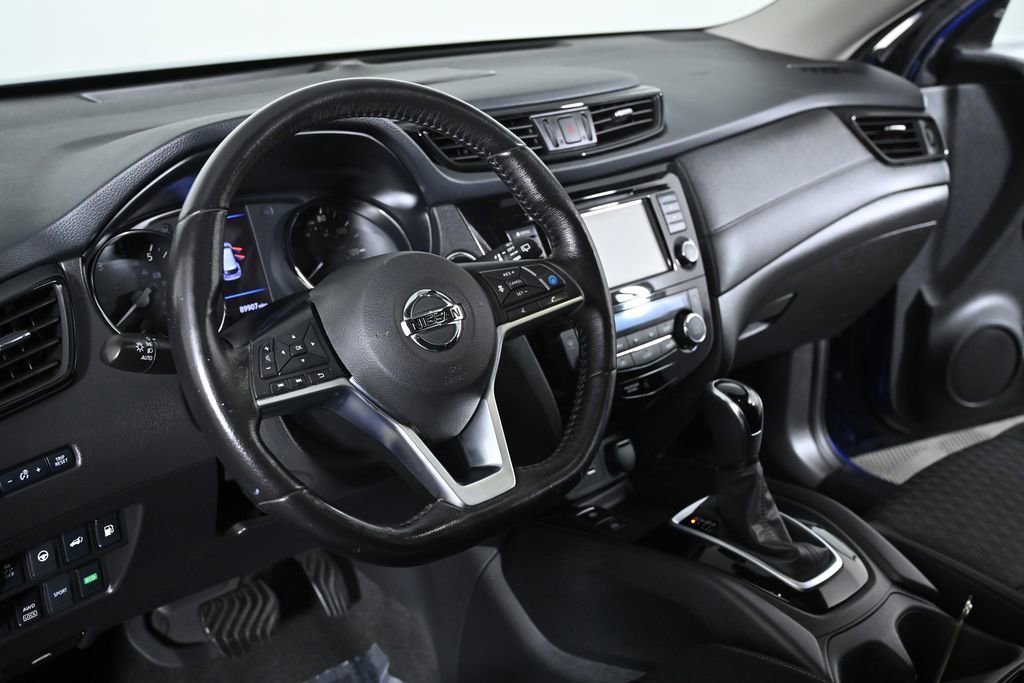 Used 2019 Nissan Rogue SV w/ Sun & Sound Touring Package image 12