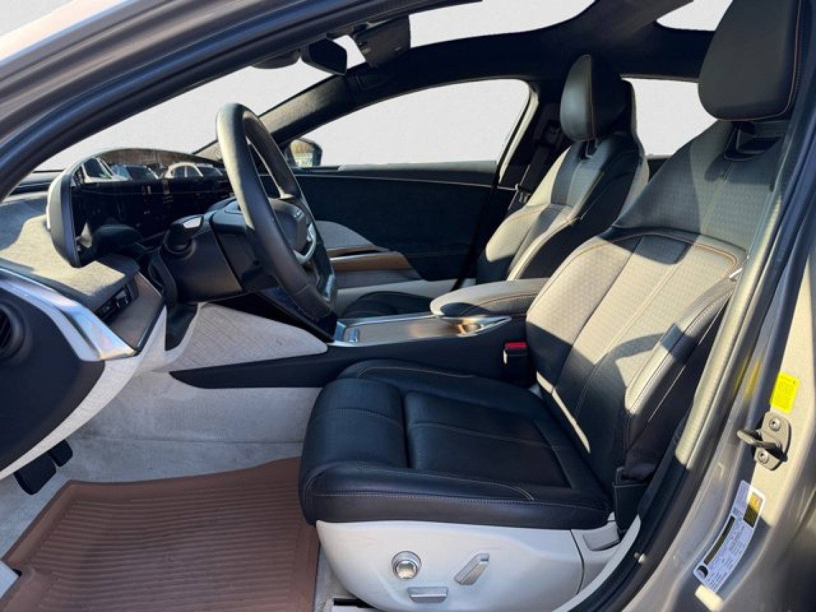 Used 2023 Lucid Air Grand Touring image 10